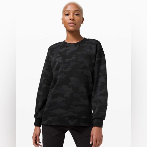 lululemon athletica Tops - Lululemon perfectly oversize crew camo sweatshirt Women’s size 6 Great condition